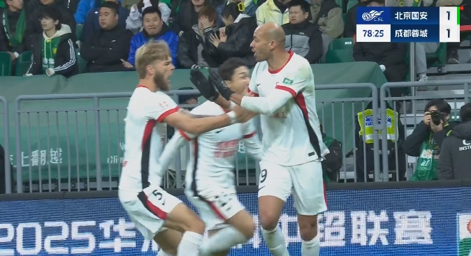 錯進錯出！第77分鐘費利佩亂戰破門，蓉城1-1追平國安